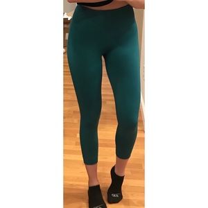 Lululemon Zone In Crop - LIKE NEW -Teal